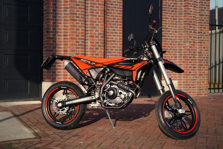 Beta RR Motard 125 T 2025 – Sportieve supermoto, Zwart/Rood, Motoren, Overige Motoren, Ophalen of Verzenden