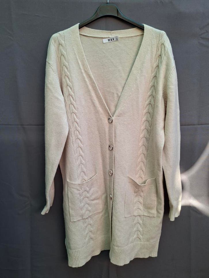 M&V lange cardigan ecru kabelpatroon One Size, Kleding | Dames, Truien en Vesten, Beige, Zo goed als nieuw, Maat 38/40 (M)