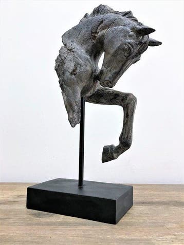 sculptuur, Paard op voetstuk - 43 cm - Polystone/ Resin