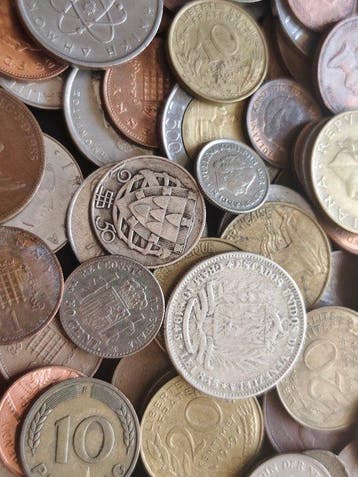 Wereld. Lote amplio de +200 monedas antiguas, Postzegels en Munten