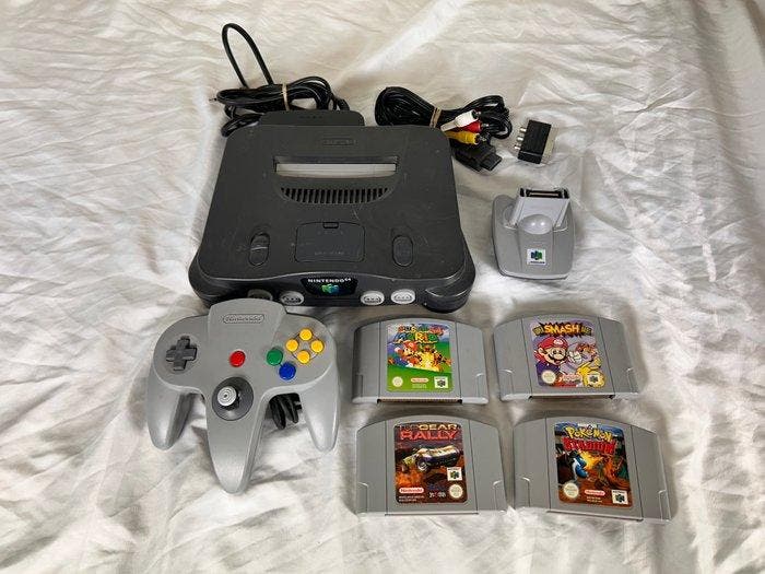 Nintendo - N64 - Nintendo 64 console set with games -, Spelcomputers en Games, Spelcomputers | Overige Accessoires