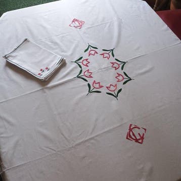 Tafelkleed - 235 cm - 112 cm - Op tafelkleed en servetten, Antiek en Kunst