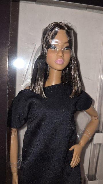 Mattel - Barbiepop Barbie Signature Basics Modello 01
