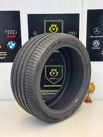 1 stuk 245/40ZR18 inch Delinte Zomerband, 18 inch, Band(en), Personenwagen, Zomerbanden