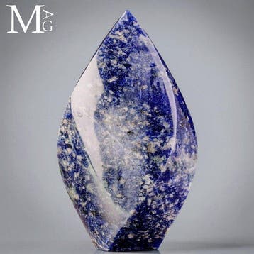 Levendig koninklijk blauw sodalietvlam Gehouwen