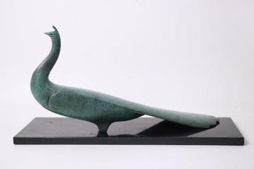 Takaoka Dki – Gestileerde bronzen pauw-sculptuur op gelakt, Antiek en Kunst
