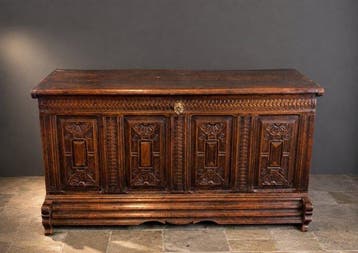 Kist - Eik - Mooie kist met renaissance motieven op de