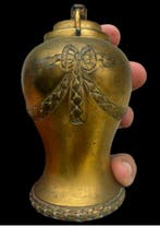 Campanile, ingenieus en feestelijk. Olielamp in Art