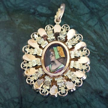 Vintage bicolor gouden hanger met emaille portret, Ophalen of Verzenden, Gebruikt, Goud, Overige merken