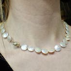 Parel collier met gouden slot. (Ketting), Gebruikt, Overige kleuren, Ophalen of Verzenden, Met edelsteen