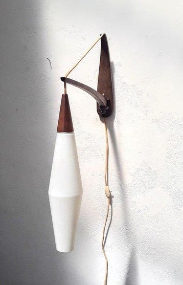 Wandlamp - Opaline glas, Teak - Deense Wandlamp 1960,s, Antiek en Kunst