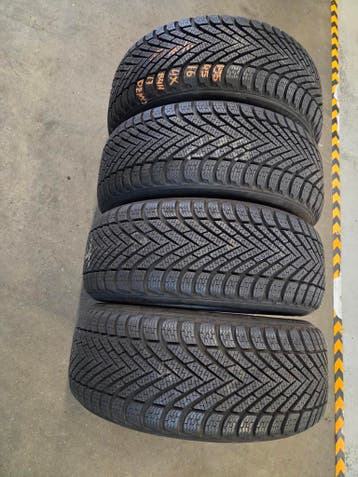 195/45/16 84H PIRELLI WINTERBANDEN, Auto-onderdelen, Ophalen, 16 inch, Nieuw, Winterbanden