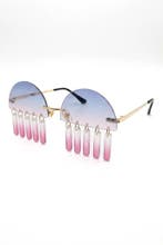 Fringe Zonnebril Goud Montuur Blauwe Roze Glazen Blauw Roze, Ophalen of Verzenden, Nieuw, Feestartikel, Carnaval