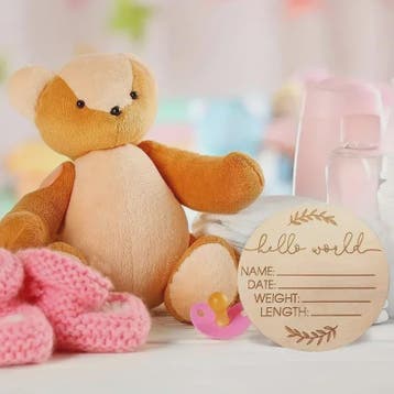 Houten Geboorte Aankondiging Bordje 'Hello World' - Fotoprop, Huis en Inrichting, Woonaccessoires | Memoborden, Verzenden, Nieuw