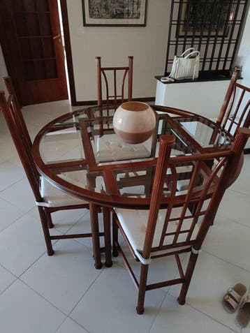Eettafel (5) - Walnoot - Ronde houten tafel.
