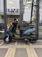 Piaggio Zip IGET E5 brom | Nieuwstaat! | Custom | Garantie, Fietsen en Brommers, Ophalen, Gebruikt, Maximaal 45 km/u, Zip