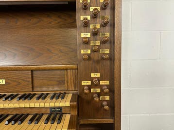 Viscount Canticus I, Gebruikt, 2 klavieren, Orgel
