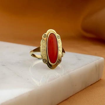 Vintage gouden ring met bloedkoraal, Gebruikt, Ophalen of Verzenden, 17 tot 18, Met edelsteen
