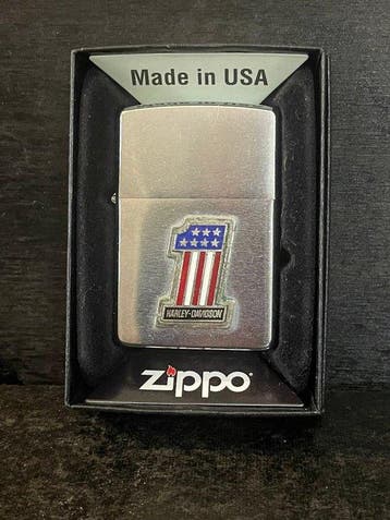 Zippo - Zippo Harley-Davidson – Logo Emblématique Number 1, Verzamelen, Nieuw