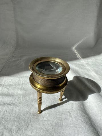Loupe - Antique Brass Tripod Focus Loupe / Magnifier -, Nieuw