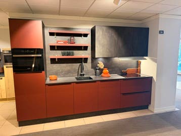 Showmodel moderne keuken karmijnrood 0020 - 24, Ophalen, Nieuw