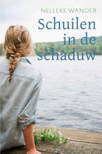 Schuilen in de schaduw 9789087188313 Nelleke Wander, Verzenden, Zo goed als nieuw, Nelleke Wander