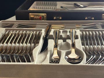 Bestekset voor 12 personen (60) - SOLINGEN 23/24 K GOUD -