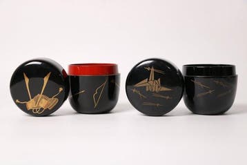 Theekistje / doosje (2) - Hout - Kabuto en Crane-motieven