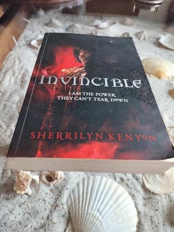 Sherrilyn Kenyon - Invincible - English, Gelezen, Sherrilyn Kenyon