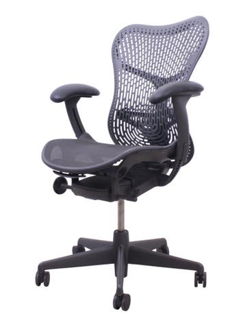 Gereviseerde Herman Miller Mirra 2 Stoelen, Nieuwste Model, Verzenden, Zwart, Zo goed als nieuw, Bureaustoel