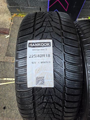 225/40r18 92V Hankook 2 Winterbanden, Ophalen, 18 inch, Nieuw, Winterbanden