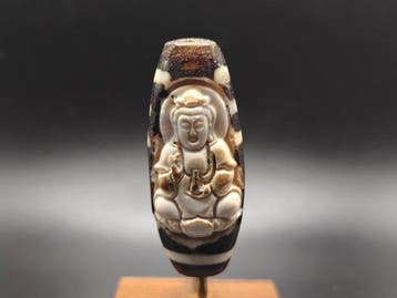 Oude Guanyin op Tibetaans ÉénoogDzi - Hoogte: 53.15 mm -