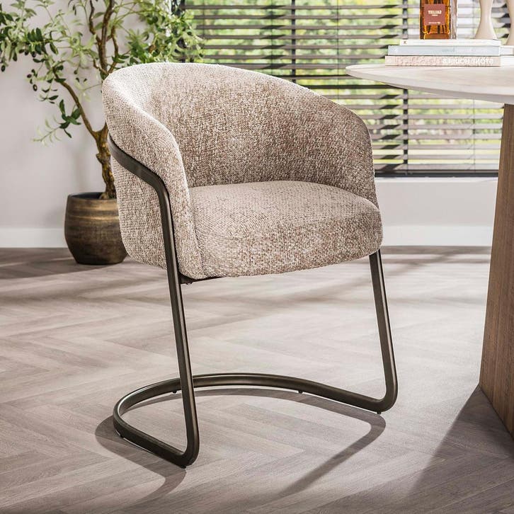 *WOONWINKEL* Moderne Armstoel Met Bronzen Frame Zand, Huis en Inrichting, Stoelen, Nieuw, Stof, Verzenden