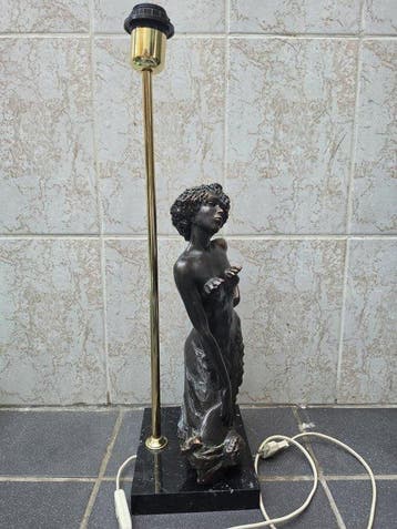 Beeld, Vrouwenbeeld met schelp- A. Paor – Spanje - 59 cm -