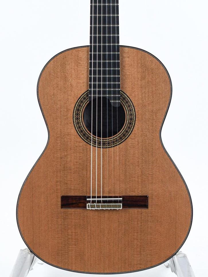 Alhambra Javier Mengual Luthier Cedar (Instrument,S-Style), Muziek en Instrumenten, Snaarinstrumenten | Gitaren | Elektrisch, Solid body