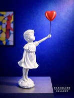 BlackLine Gallery - Beeldje - Weightless Love - 24cm -