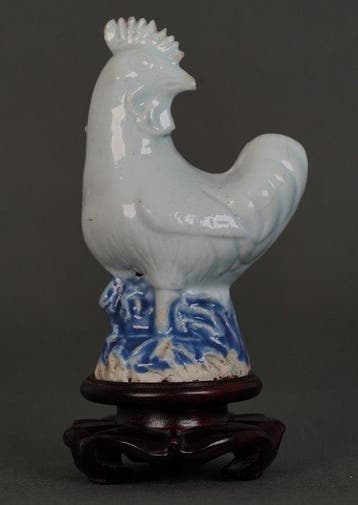 Large standing Finely detailed Cockerel Standing on Blue, Antiek en Kunst