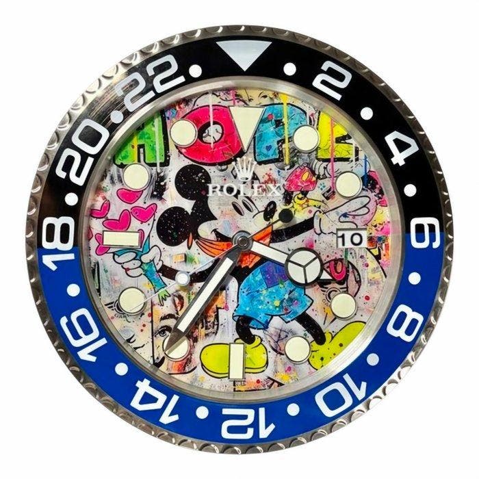 Moon24 - Wall Clock “Pop Art Mickey Graffiti GMT” - 35 cm, Antiek en Kunst, Kunst | Designobjecten