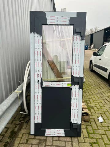 Gebruikte buitendeur met kozijn - Deuren outlet, Ophalen of Verzenden, Zo goed als nieuw, Glas, Buitendeur