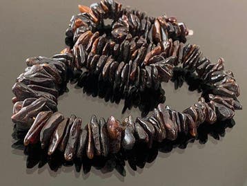 Donker kersenkleur en cognackleurige Baltisch amber ketting