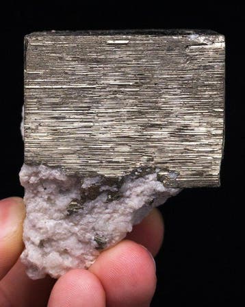 (PERUVIAN CLASSIC) GROTE PYRITE Kubus - Hoogte: 6.8 cm -