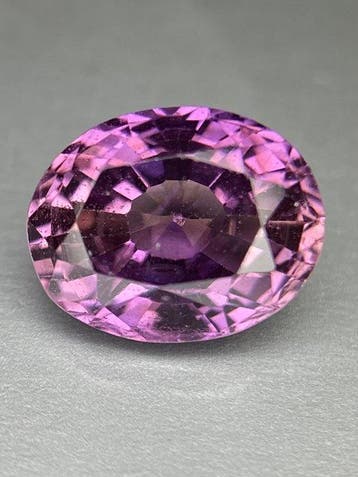 1 pcs Paars, Roze Saffier - 1.84 ct - nternational Colored, Nieuw