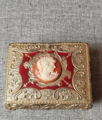 Decoratief ornament - Vintage verguld metalen camee