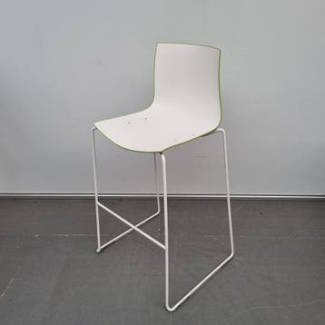 Arper Catifa 46 design kruk - wit met groene achterzijde (al, Ophalen of Verzenden, Nieuw