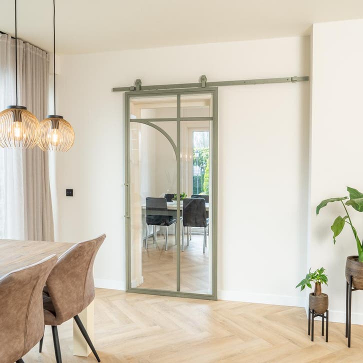 Stalen Schuifdeur - Olijfgroen - 5 Vlaks rond - Helder glas, Doe-het-zelf en Verbouw, Kozijnen en Schuifpuien, Inclusief glas