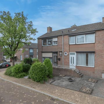 Huis in Landgraaf gevonden voor €1395,- pm, Landgraaf