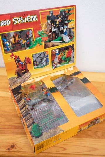 Lego Set - 6076 - Castle - Dragon Knights Dark Dragons Den, Kinderen en Baby's, Speelgoed | Duplo en Lego, Nieuw