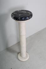 Vintage travertin, marmer plantenzuil, Overige materialen, Gebruikt, 75 cm of meer, 60 cm of meer