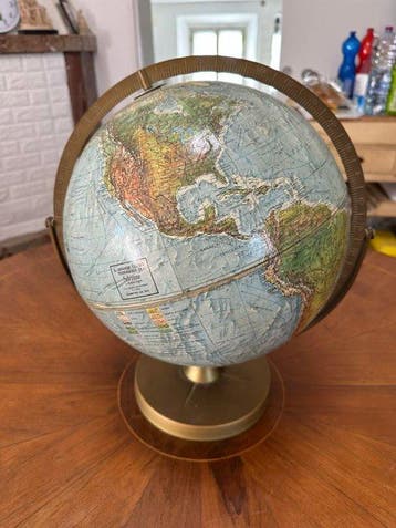 Celestial and terrestrial globes - Selezione dal Readers