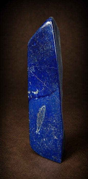 Groot langwerpig lapis lazuli tentoonstellingsstuk – Intens, Verzamelen, Mineralen en Fossielen